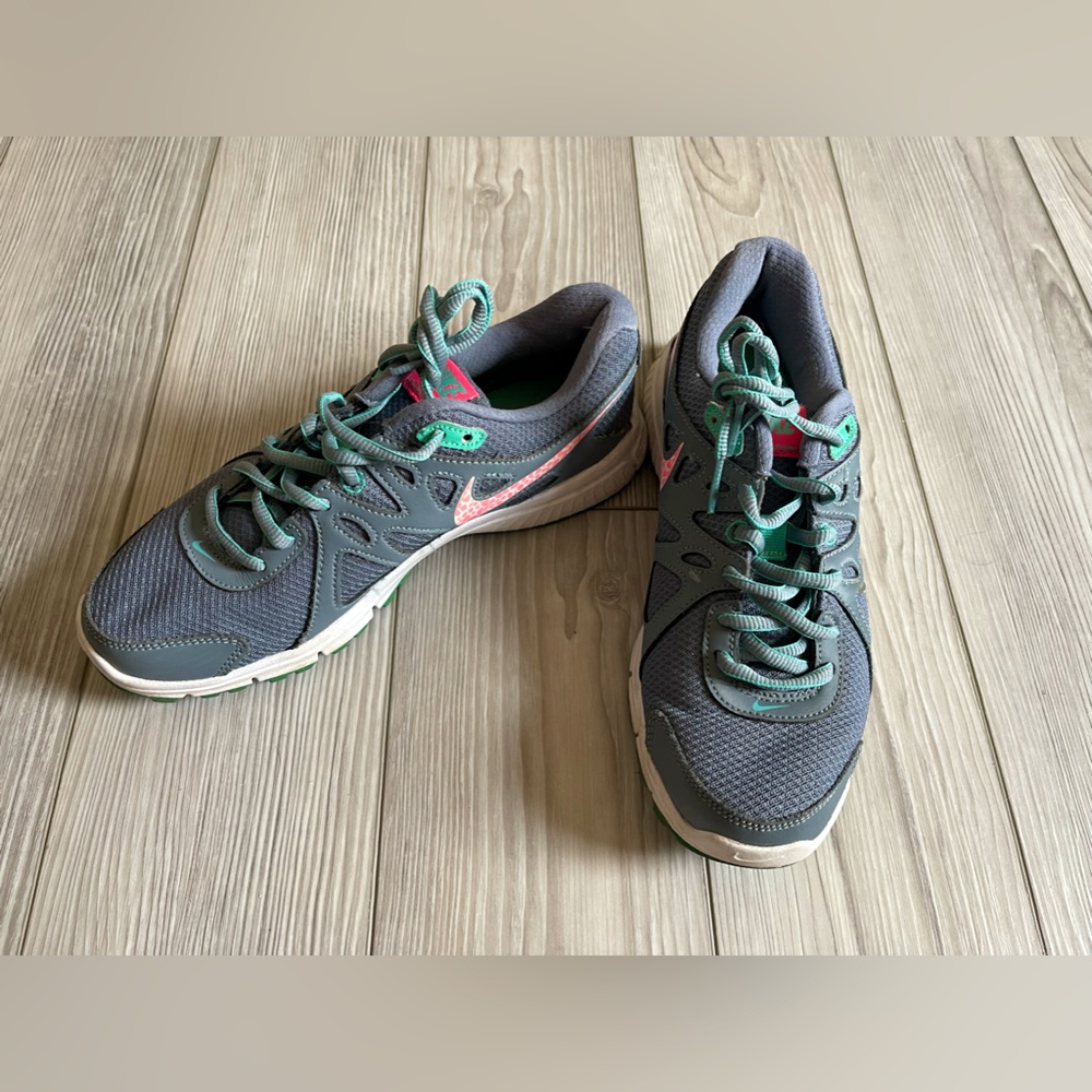 Womens 6 1/2 running sneaker